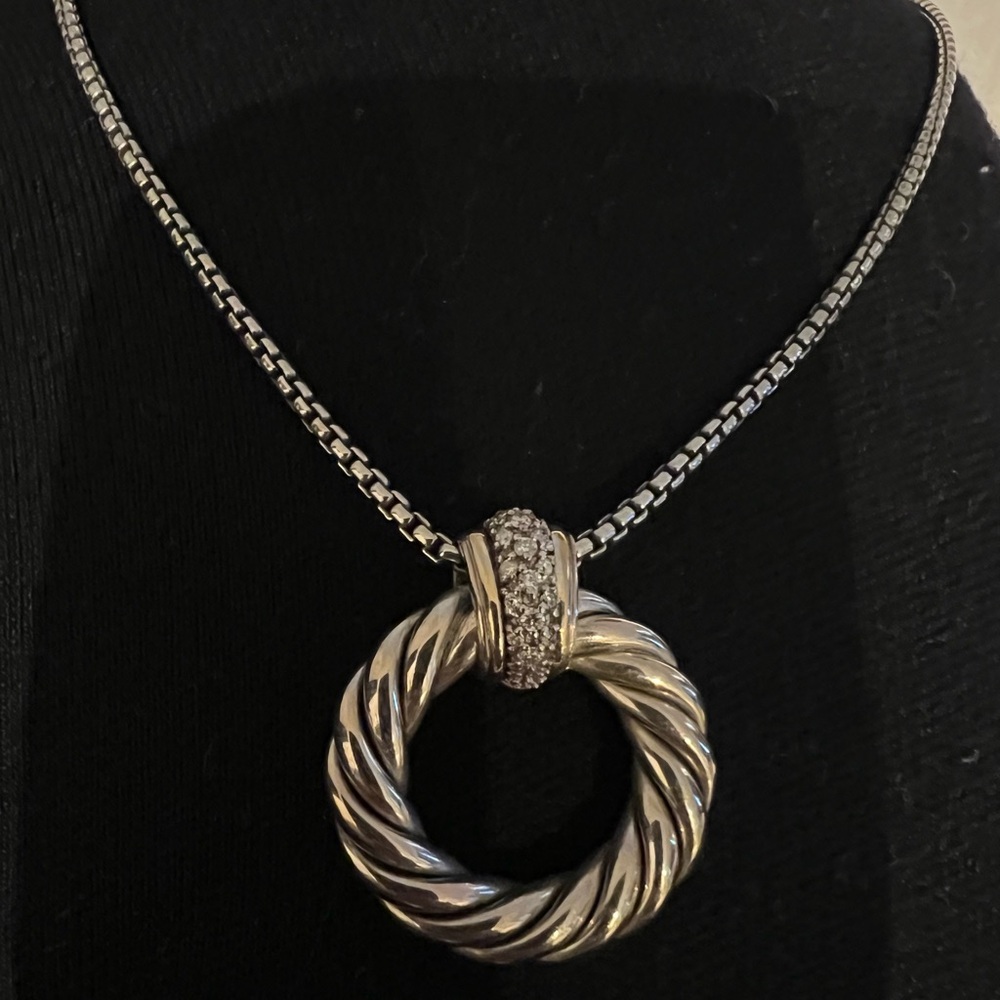 David Yurman Cable Two Tone Circle Necklace with Diamonds- New Condition!